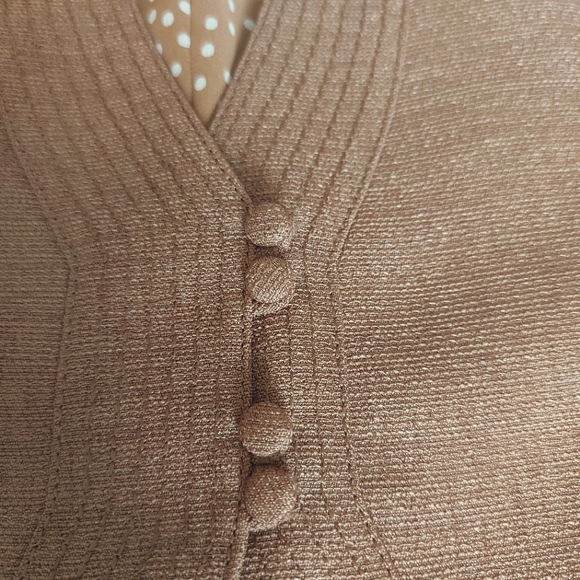 Adorable 3 piece skirt suit with scarf - Picture 4 of 10